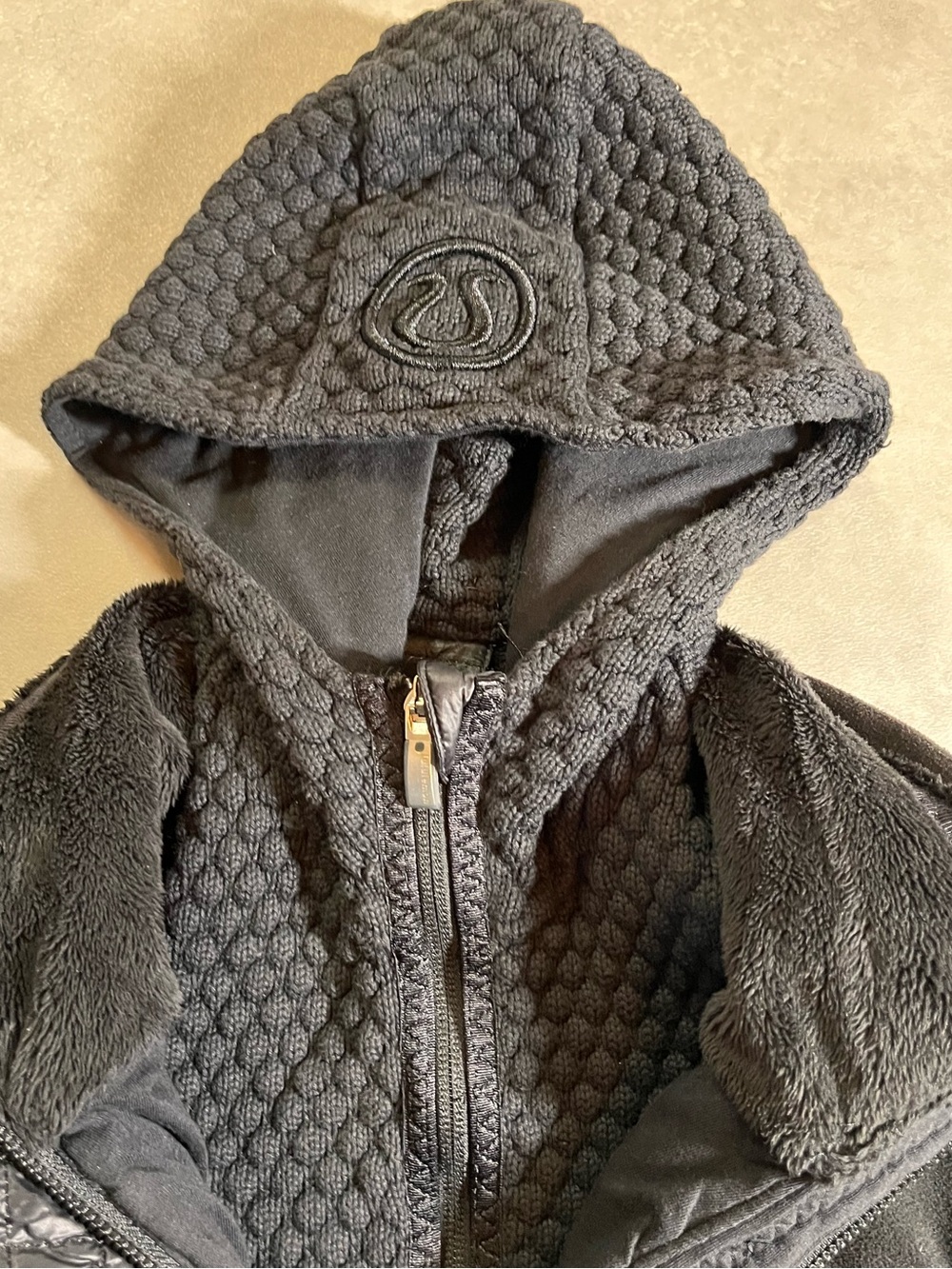 Lululemon Miracle Jacket black removable hood
Size 6 - Picture 7 of 14